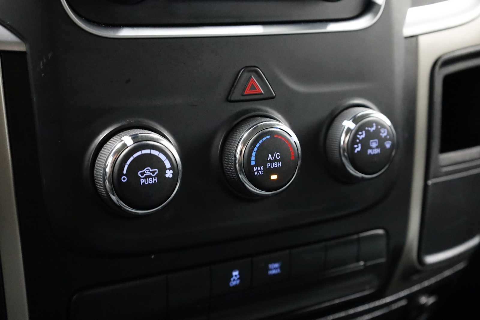 Thumbnail: 2019 RAM 1500 Classic - 27