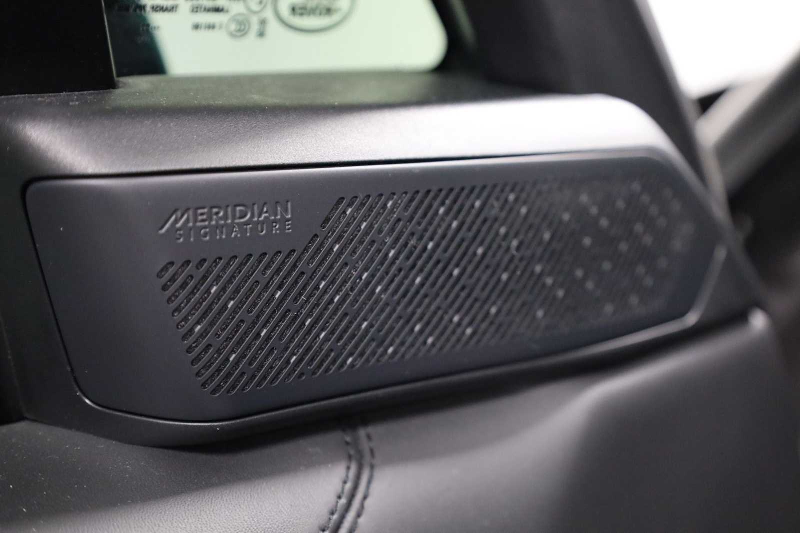 Thumbnail: 2023 Land Rover Range Rover - 17