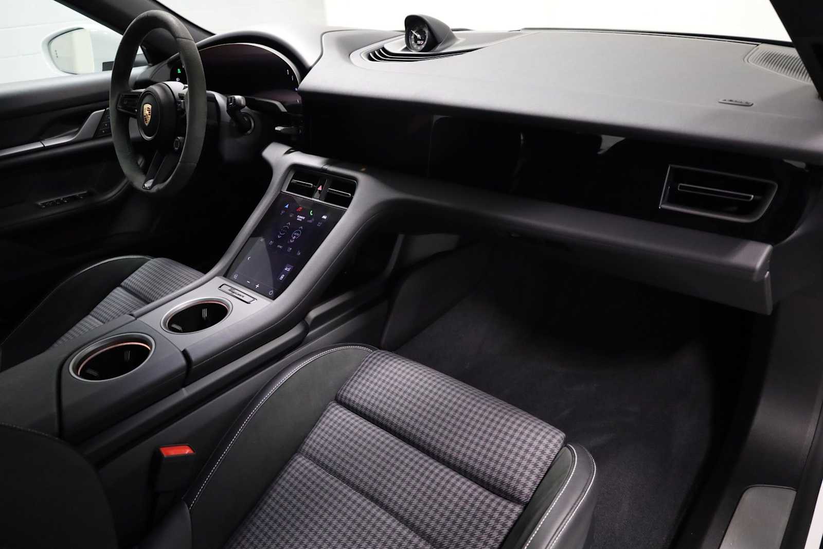 Thumbnail: 2025 Porsche Taycan - 6