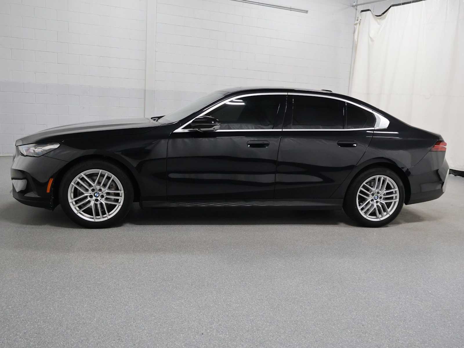 Thumbnail: 2024 BMW 5 Series - 2