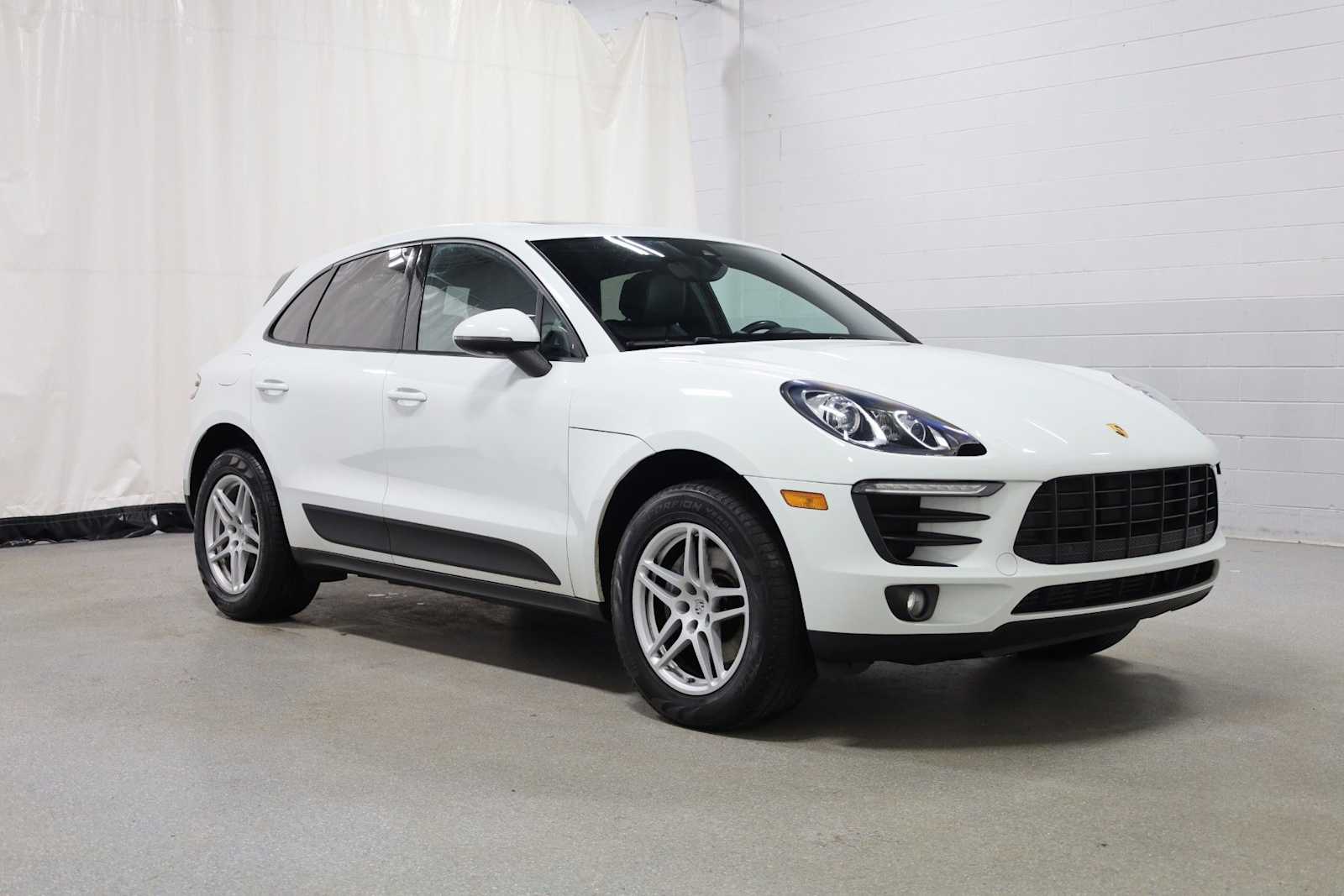 Thumbnail: 2017 Porsche Macan - 13