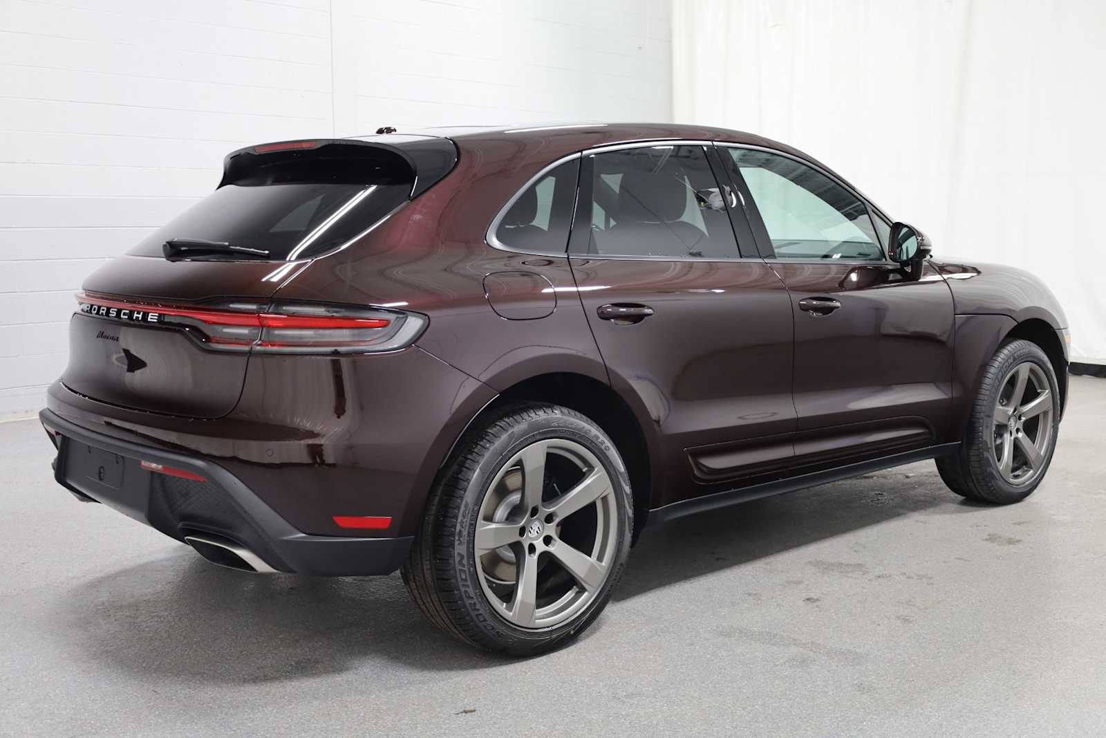 Thumbnail: 2025 Porsche Macan - 9