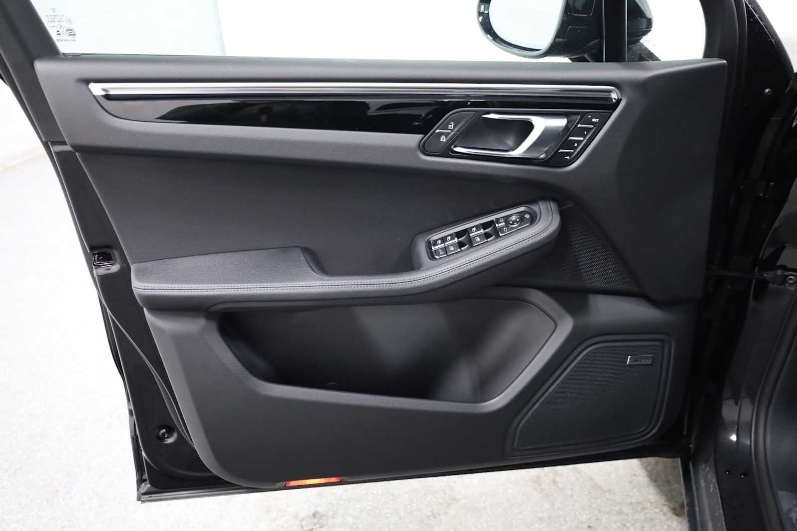 Thumbnail: 2026 Porsche Macan - 16