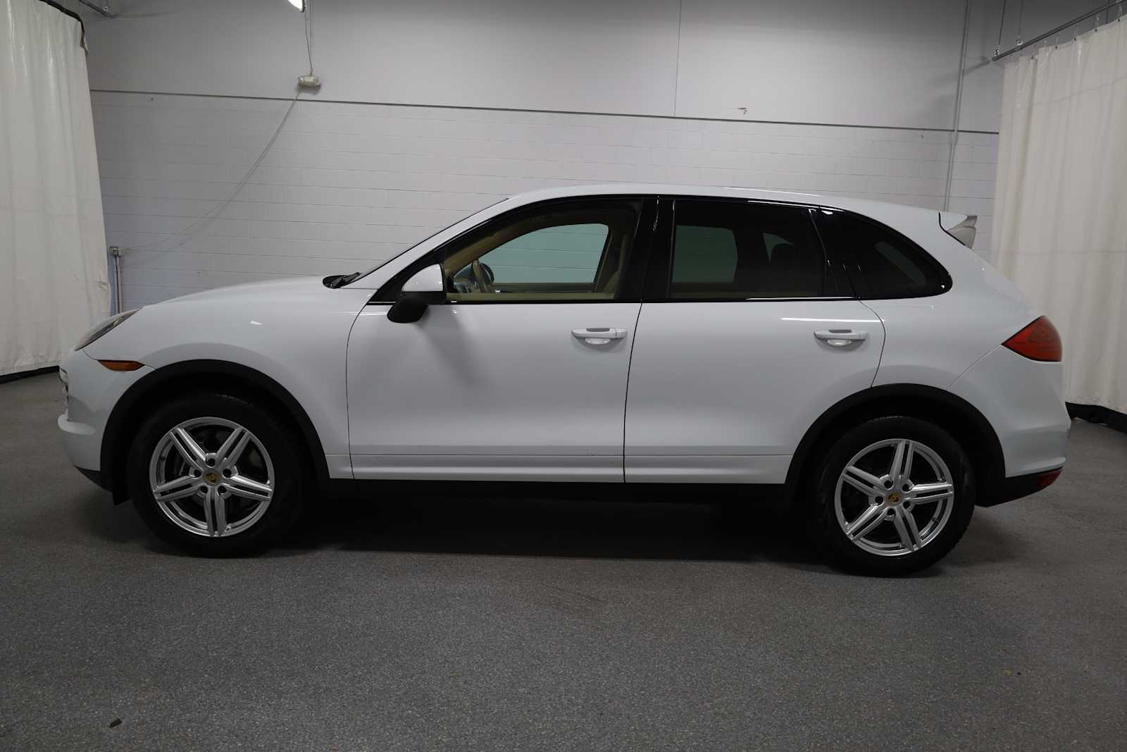 Thumbnail: 2014 Porsche Cayenne - 2