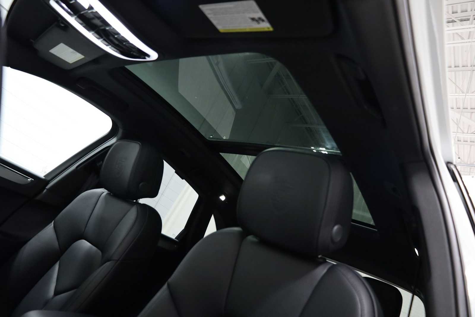 Thumbnail: 2026 Porsche Macan - 20