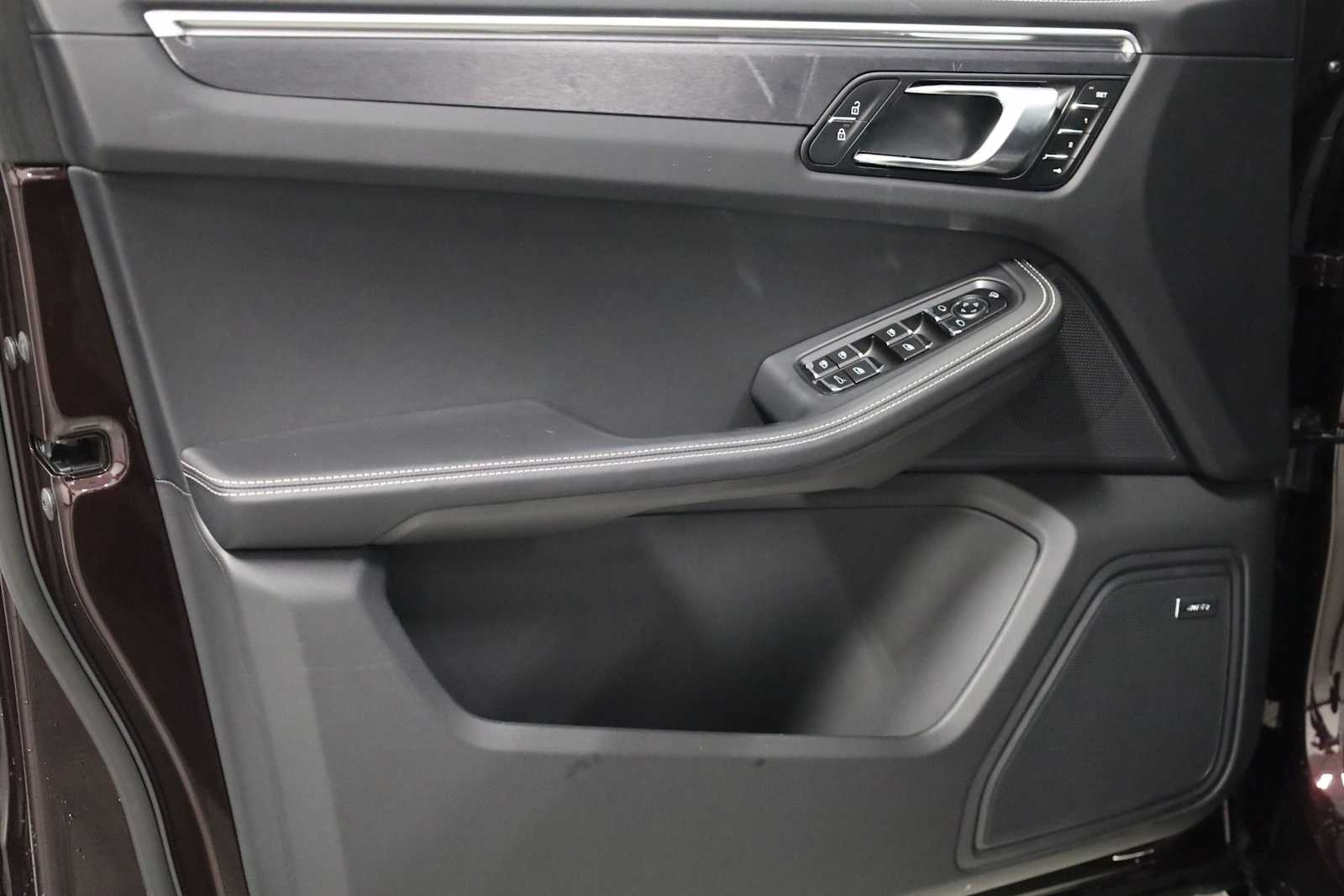 Thumbnail: 2025 Porsche Macan - 16