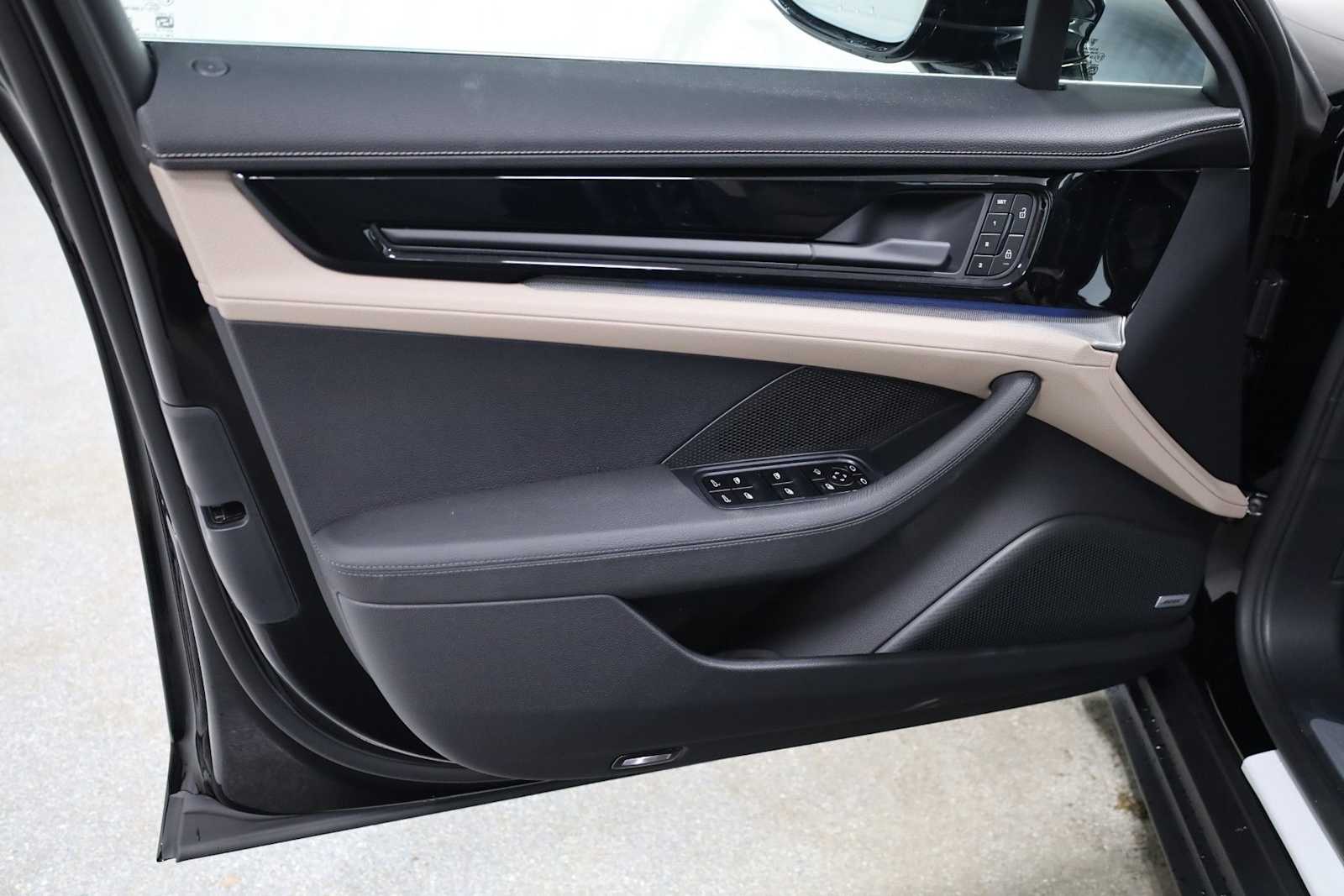 Thumbnail: 2026 Porsche Panamera - 16