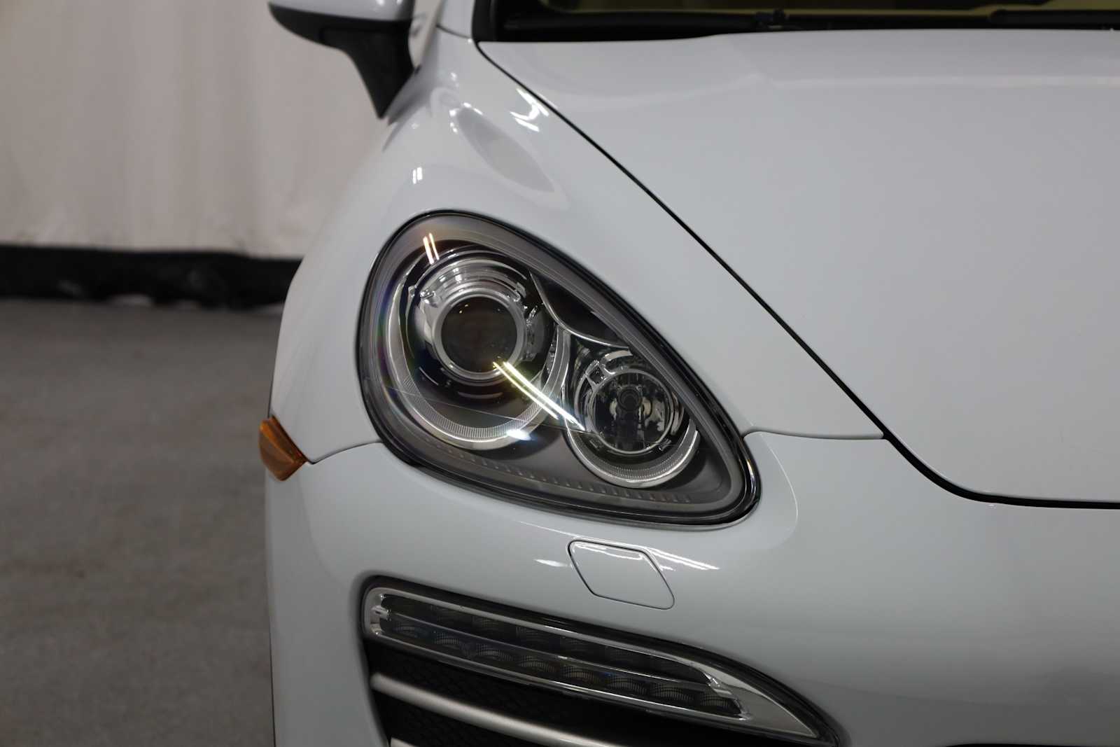 Thumbnail: 2014 Porsche Cayenne - 15