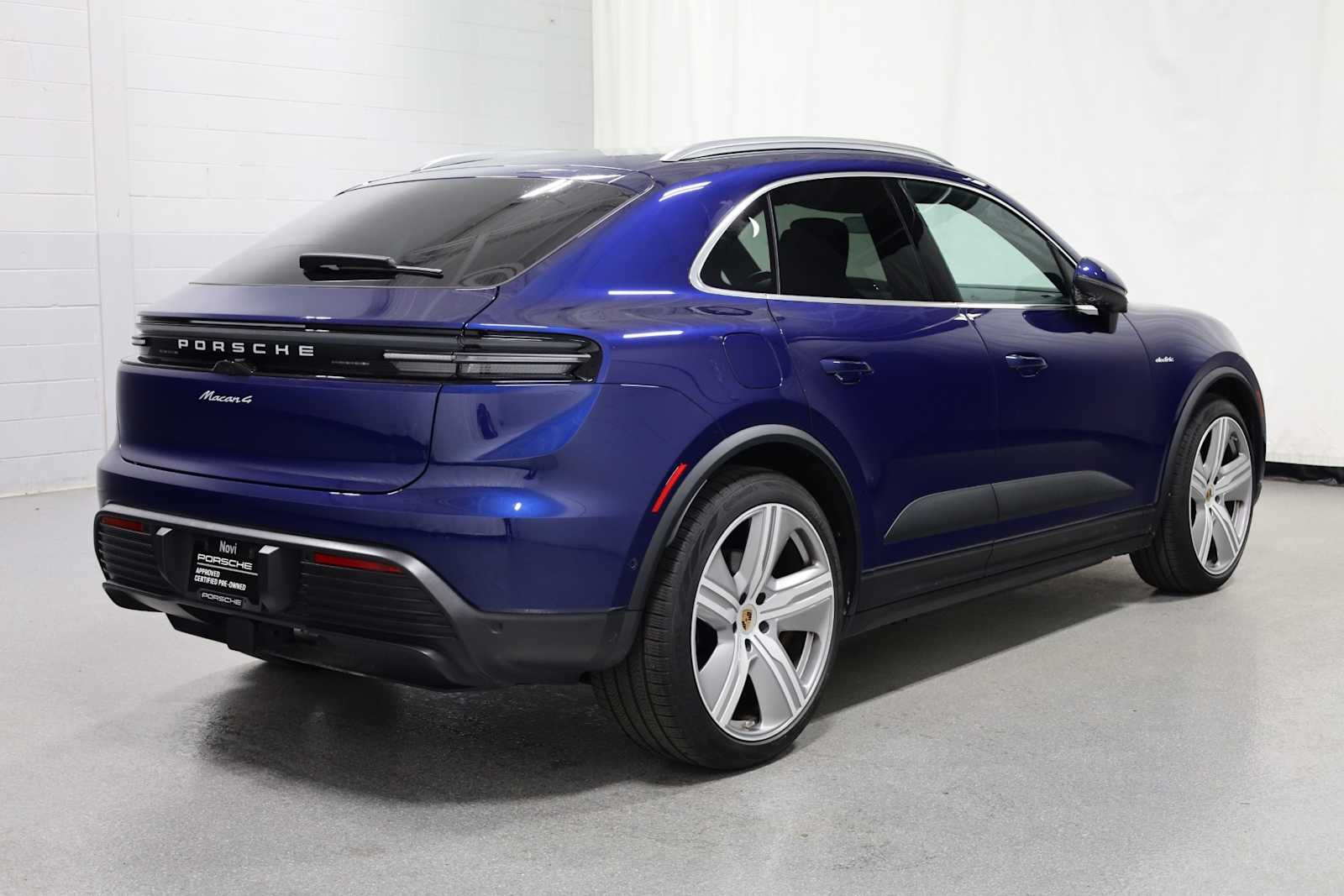 Thumbnail: 2024 Porsche Macan - 9