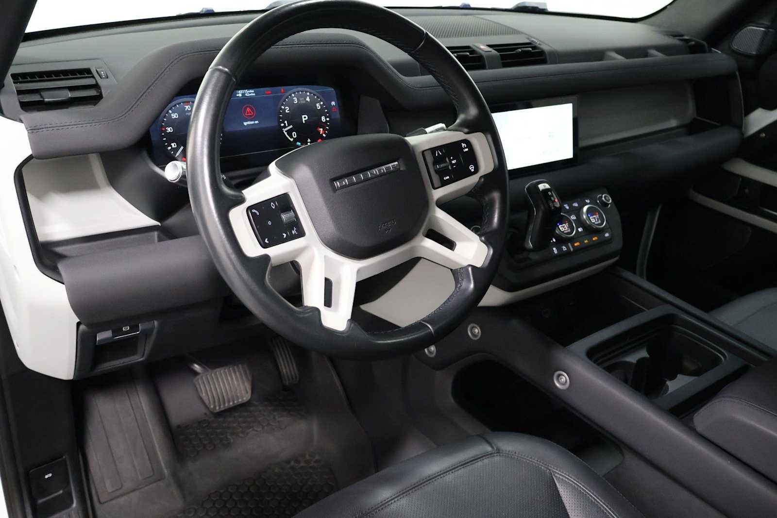 Thumbnail: 2022 Land Rover Defender - 4