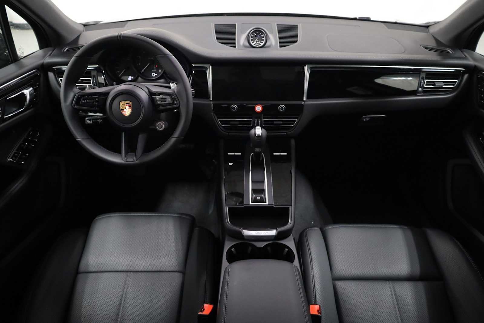 Thumbnail: 2026 Porsche Macan - 26