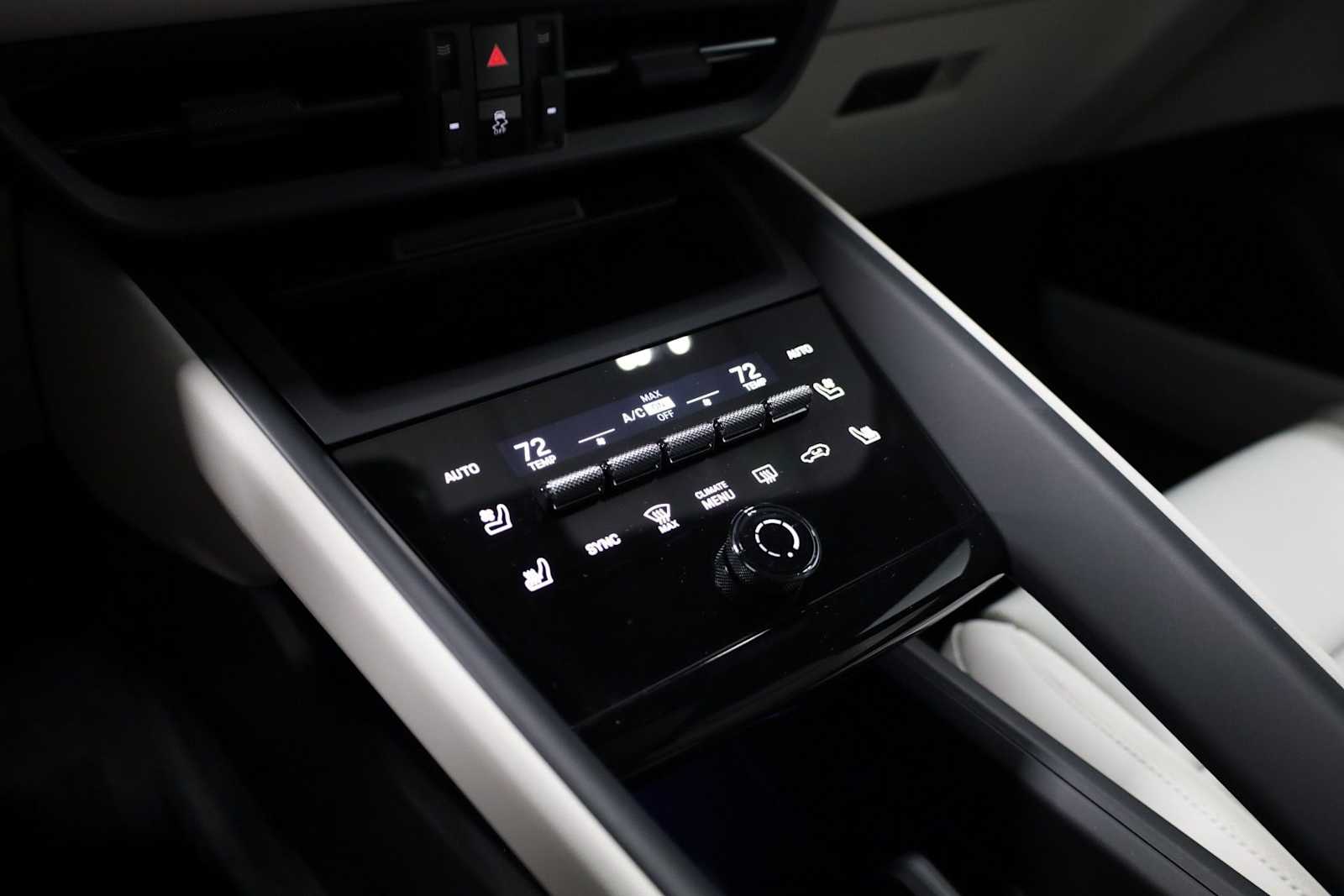 Thumbnail: 2025 Porsche Macan - 31