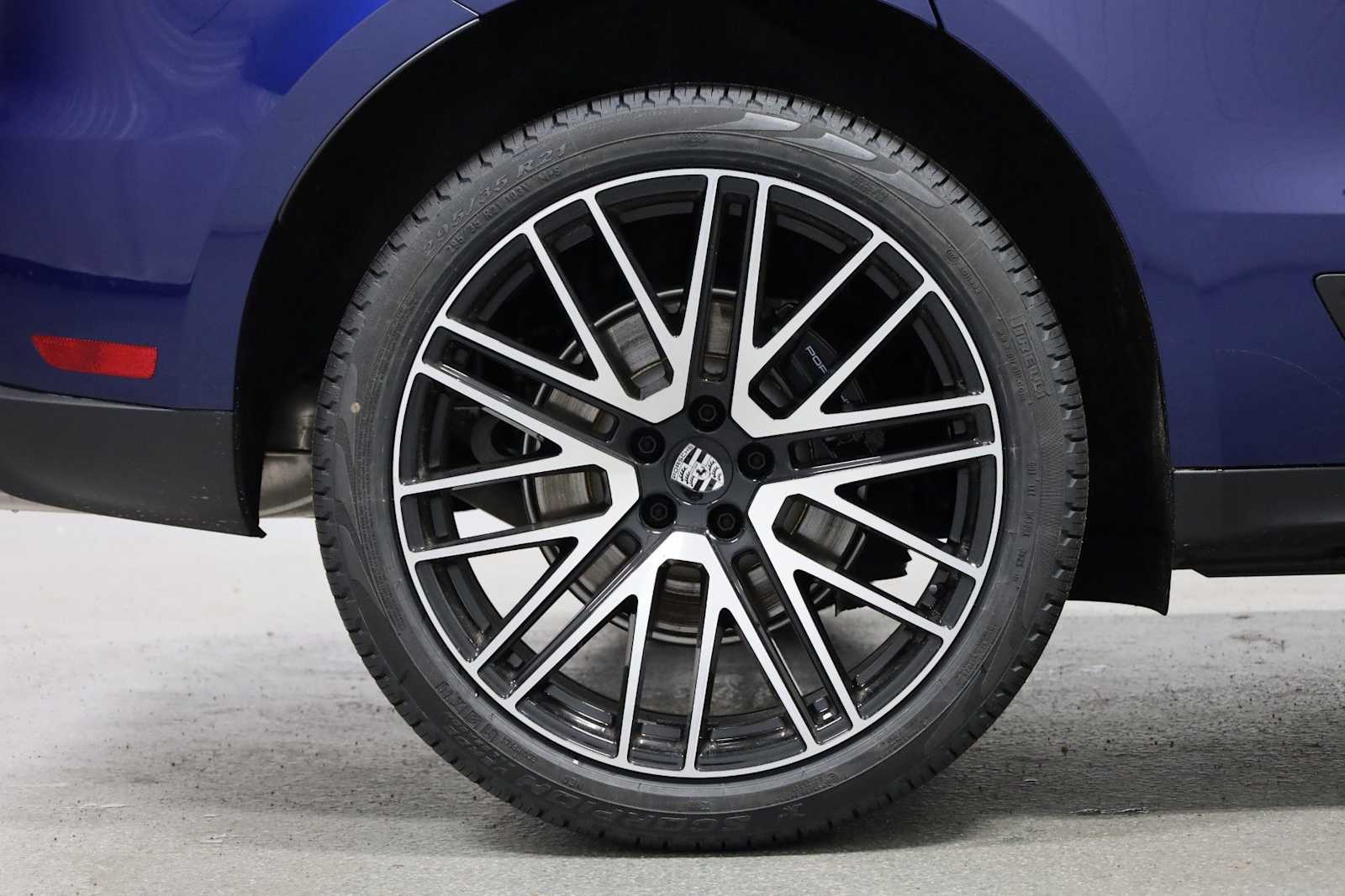 Thumbnail: 2026 Porsche Macan - 38