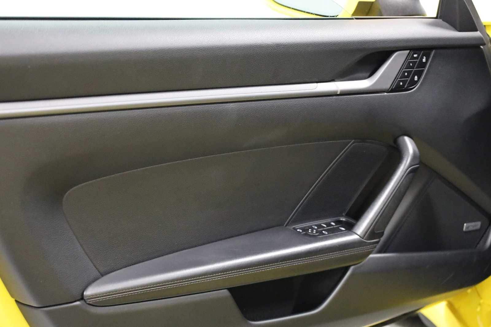 Thumbnail: 2022 Porsche 911 - 16