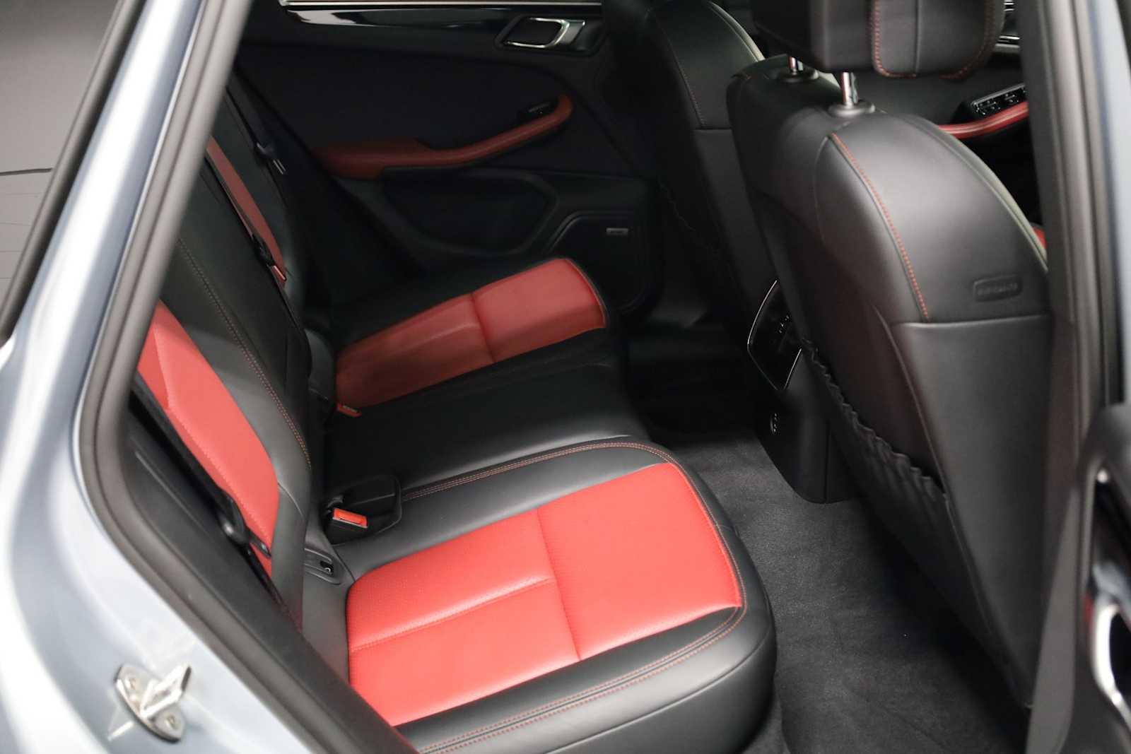 Thumbnail: 2021 Porsche Macan - 36