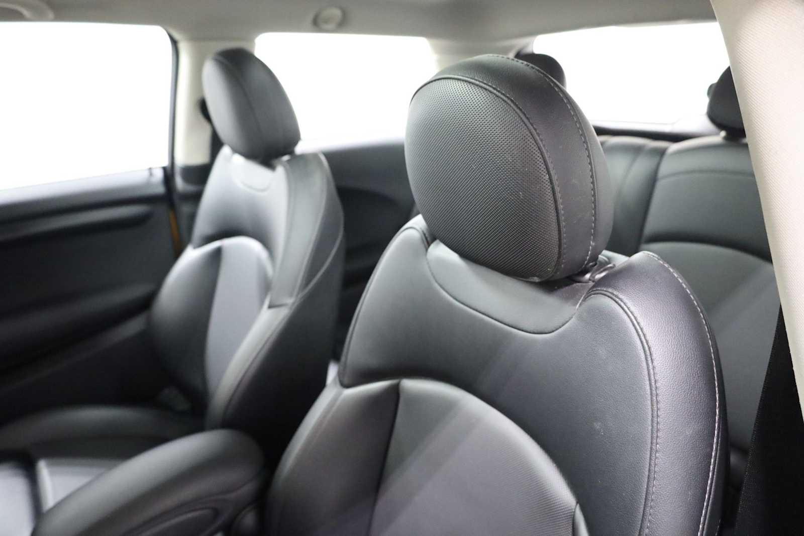 Thumbnail: 2016 MINI Cooper Hardtop - 21