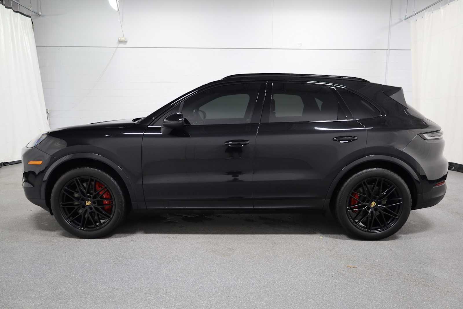Thumbnail: 2024 Porsche Cayenne - 2