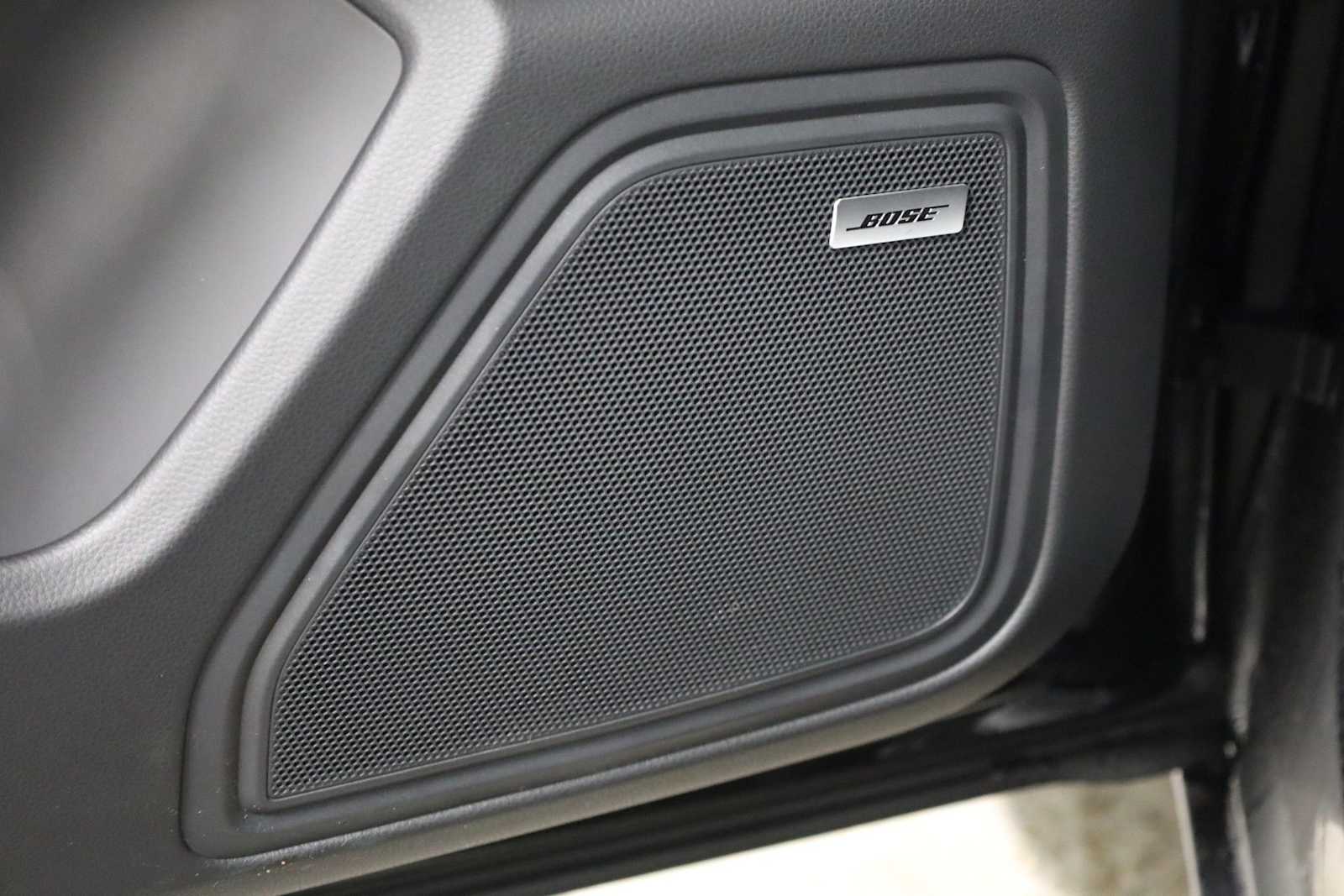 Thumbnail: 2026 Porsche Macan - 17