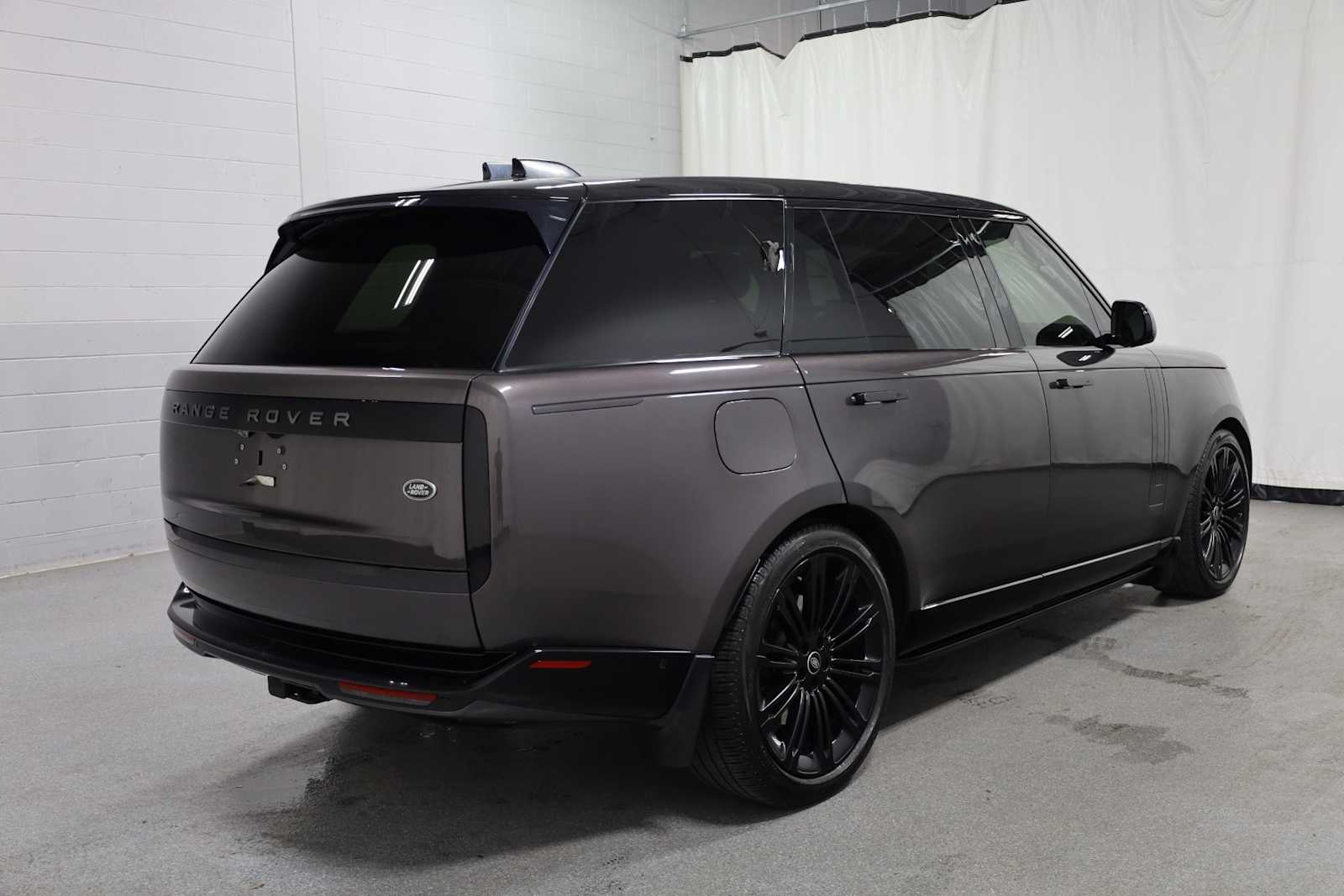 Thumbnail: 2023 Land Rover Range Rover - 17