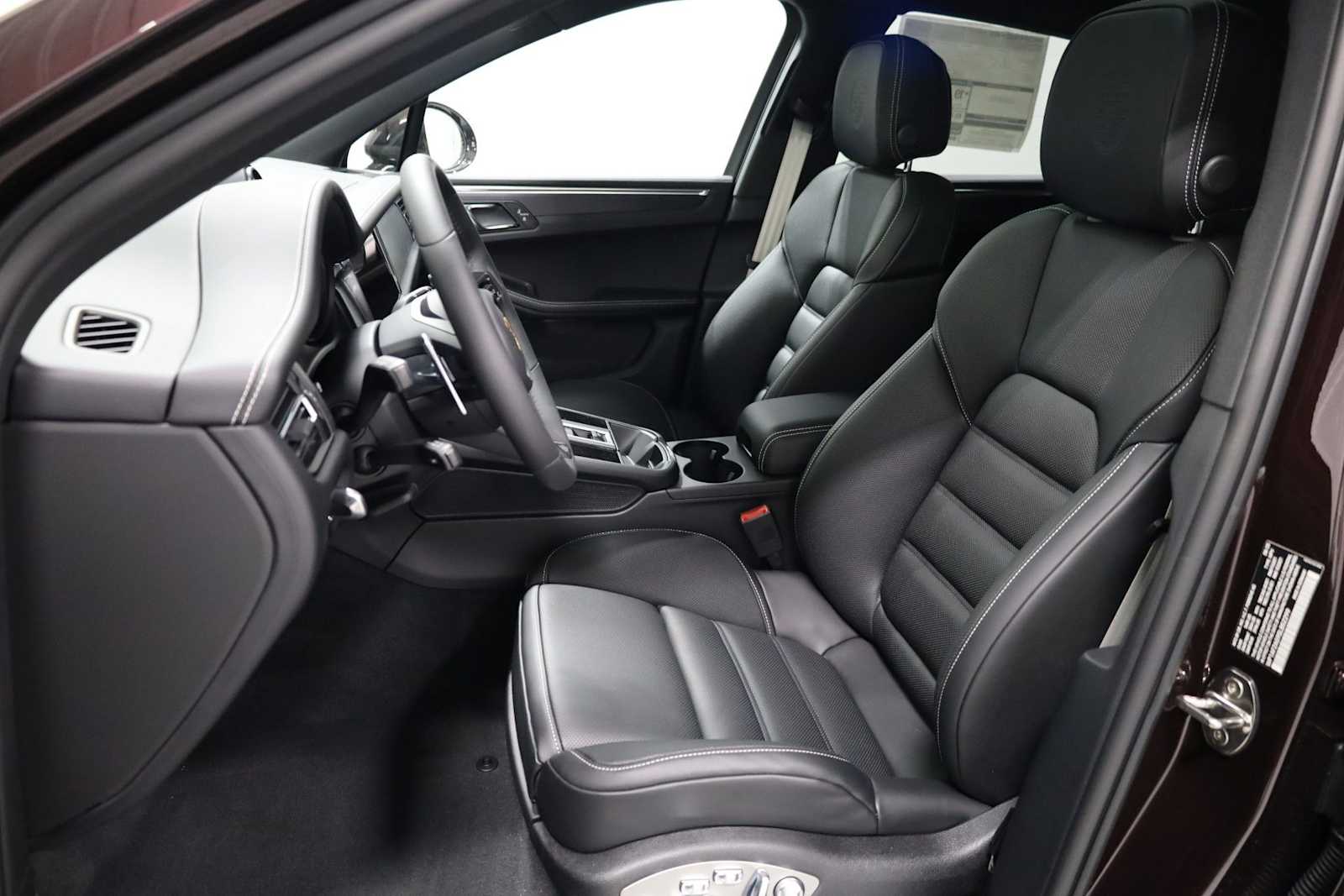 Thumbnail: 2025 Porsche Macan - 5