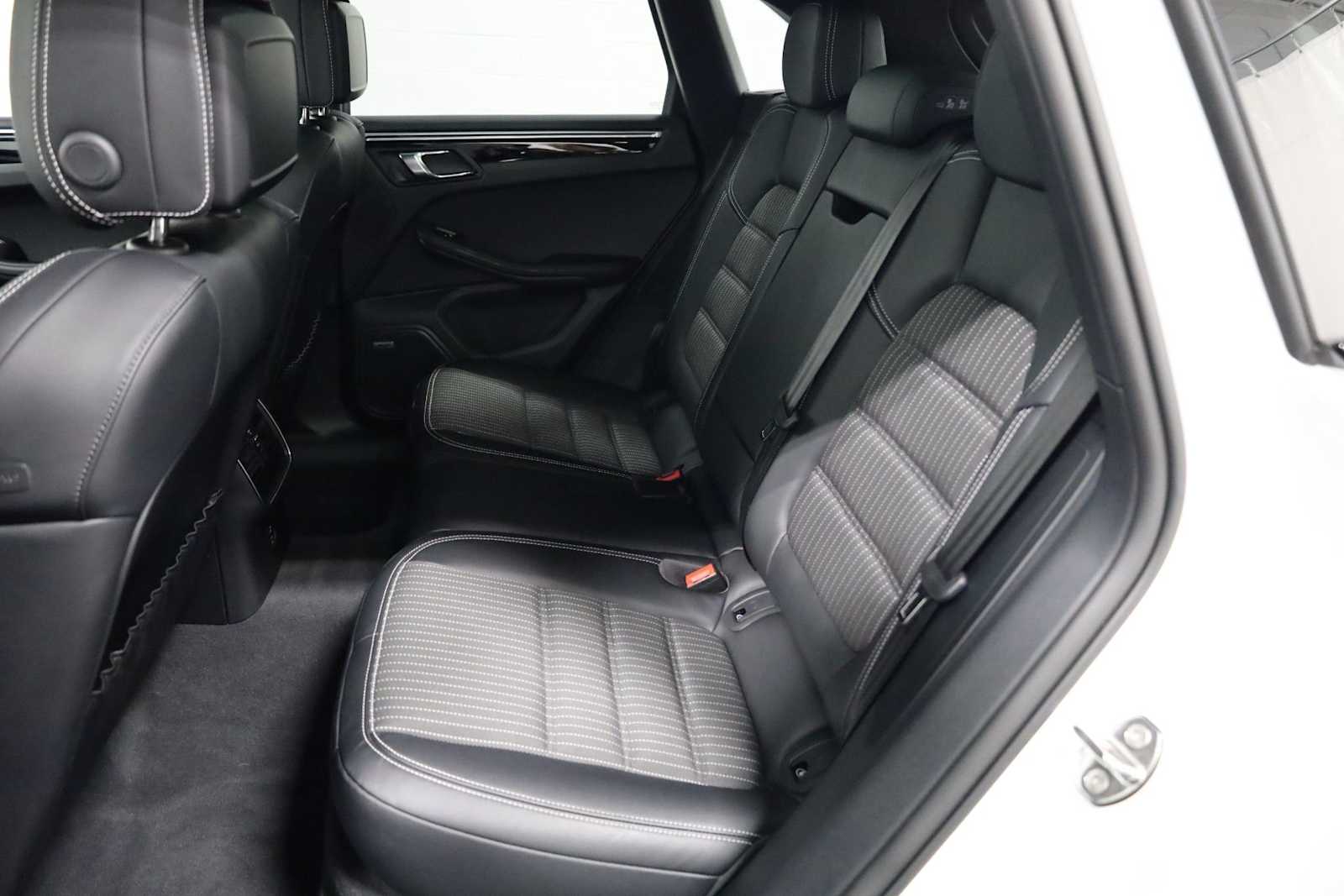 Thumbnail: 2025 Porsche Macan - 36