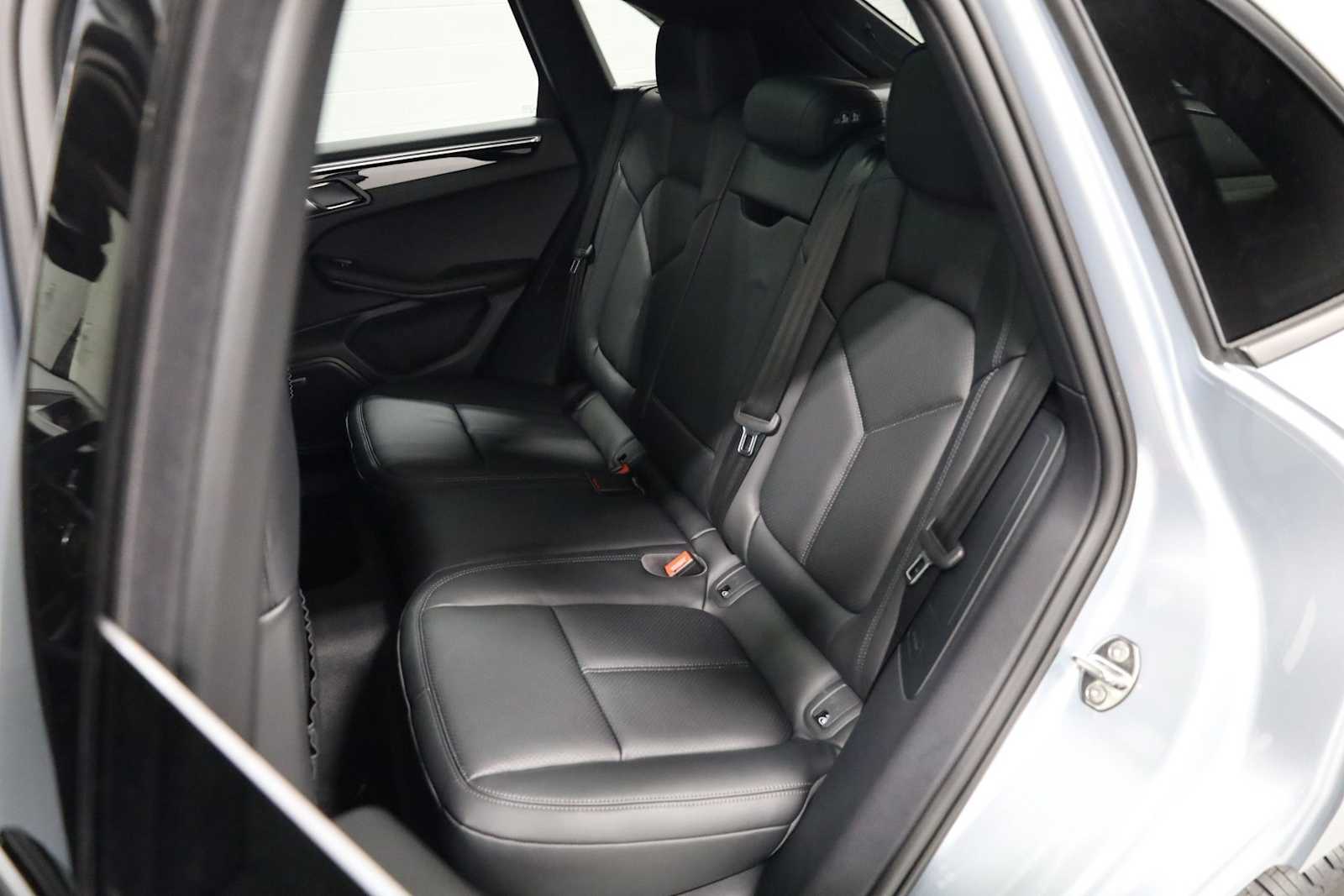 Thumbnail: 2026 Porsche Macan - 36