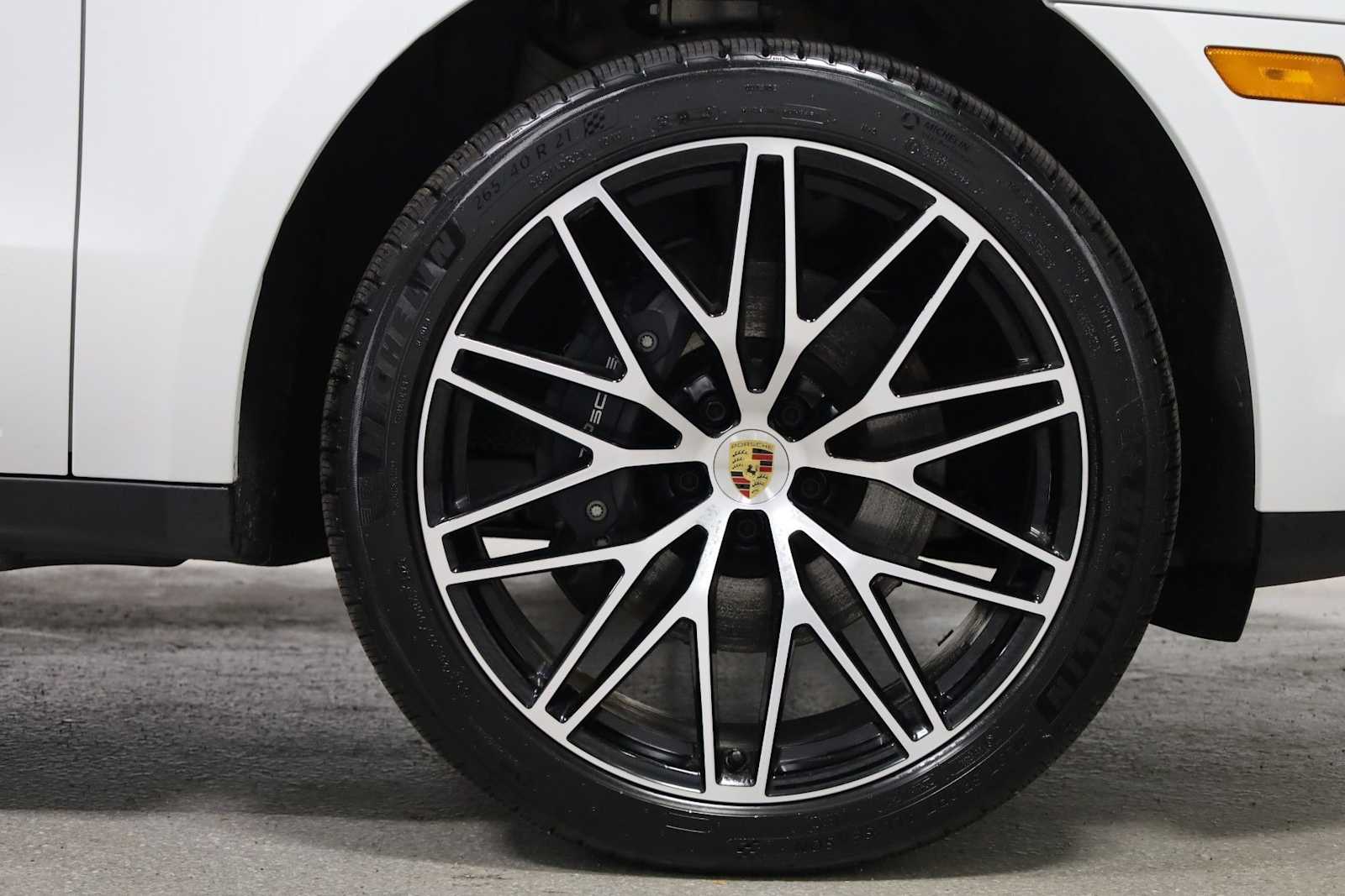 Thumbnail: 2026 Porsche Macan - 12