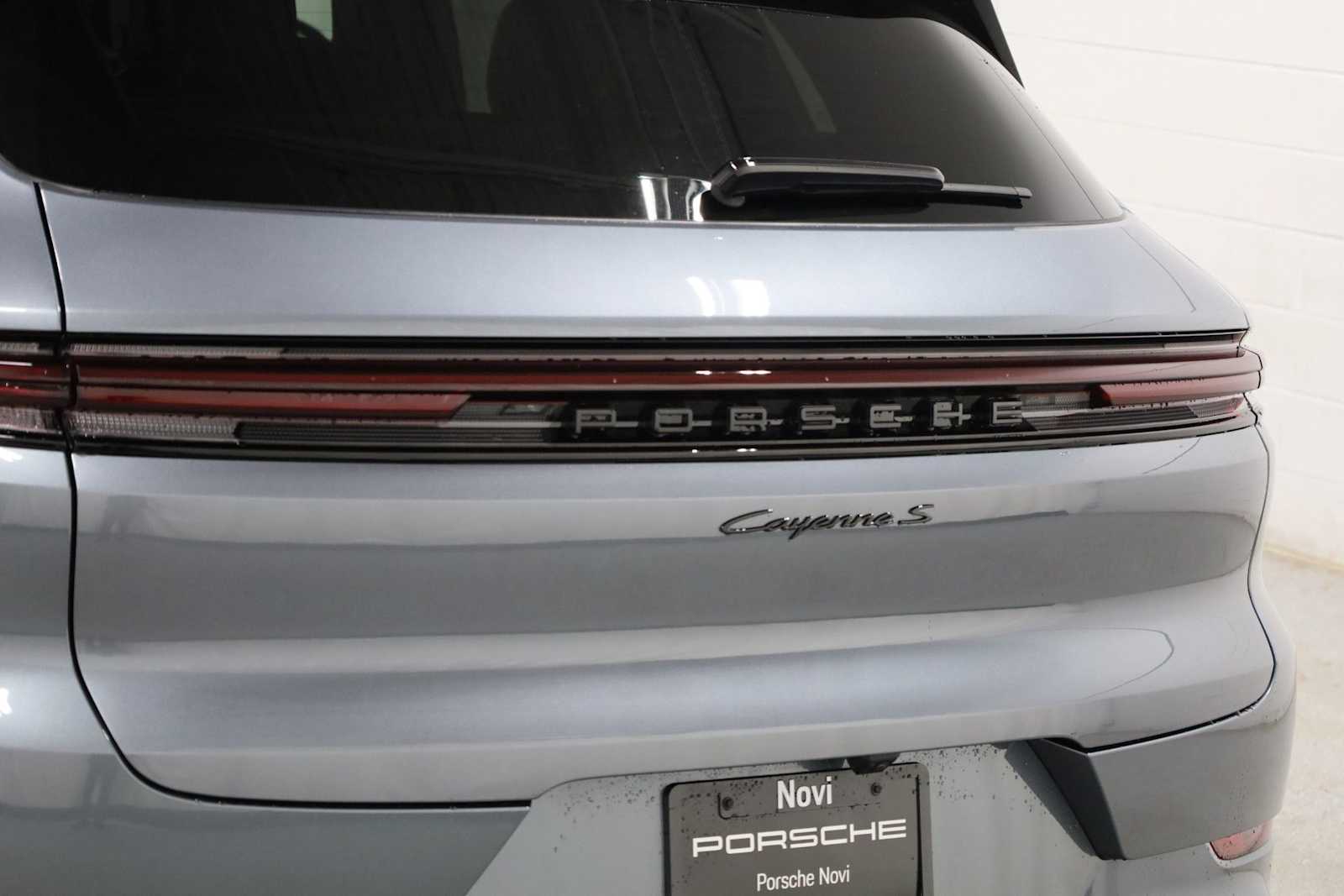 Thumbnail: 2026 Porsche Cayenne - 8