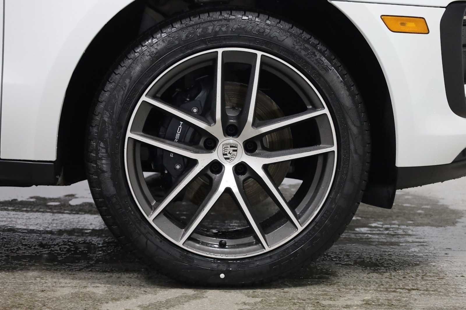 Thumbnail: 2026 Porsche Macan - 12