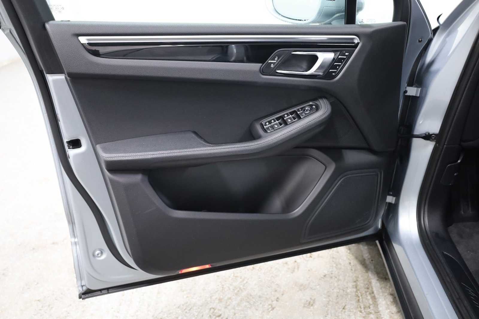 Thumbnail: 2023 Porsche Macan - 16