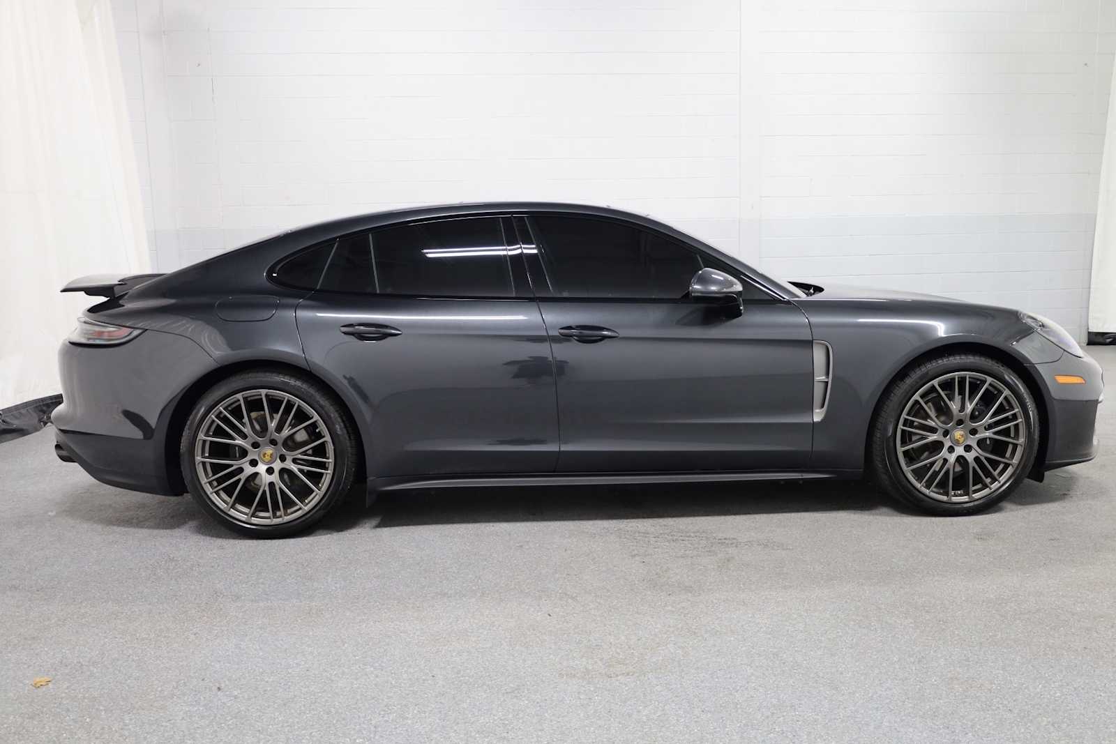 Thumbnail: 2022 Porsche Panamera - 10