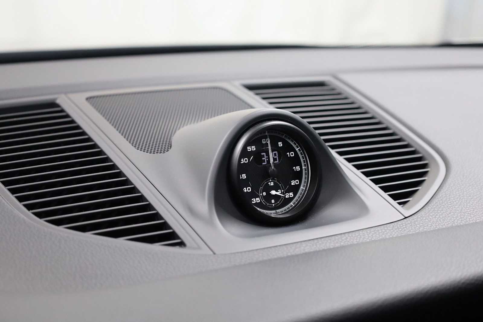 Thumbnail: 2026 Porsche Macan - 18