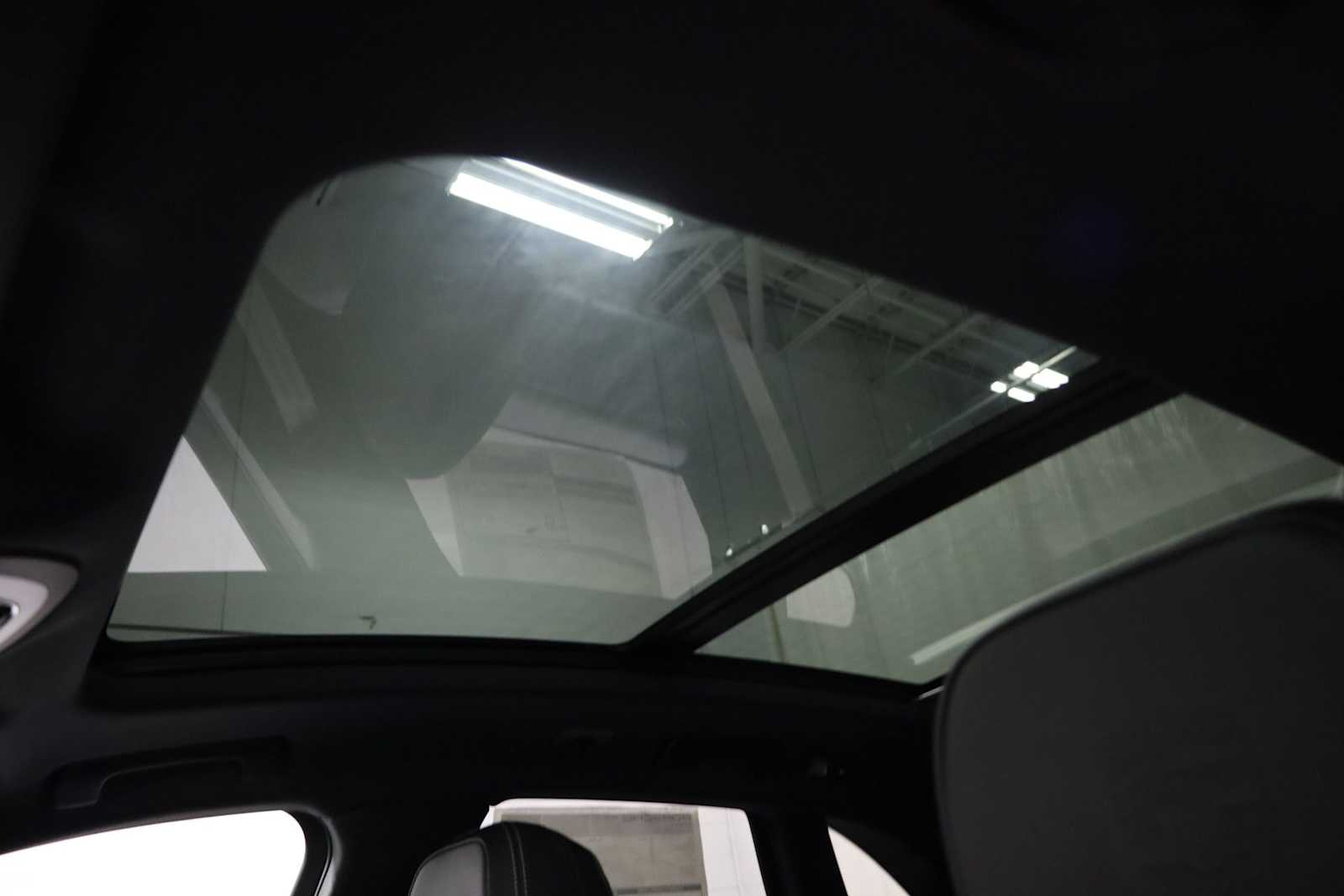 Thumbnail: 2025 Porsche Macan - 20