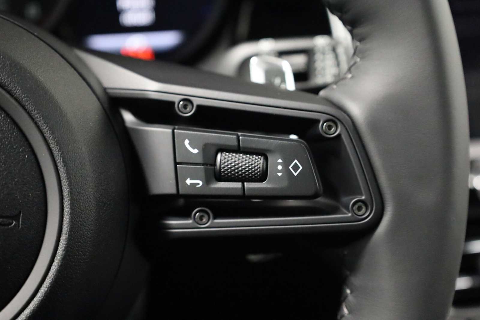 Thumbnail: 2026 Porsche Macan - 28