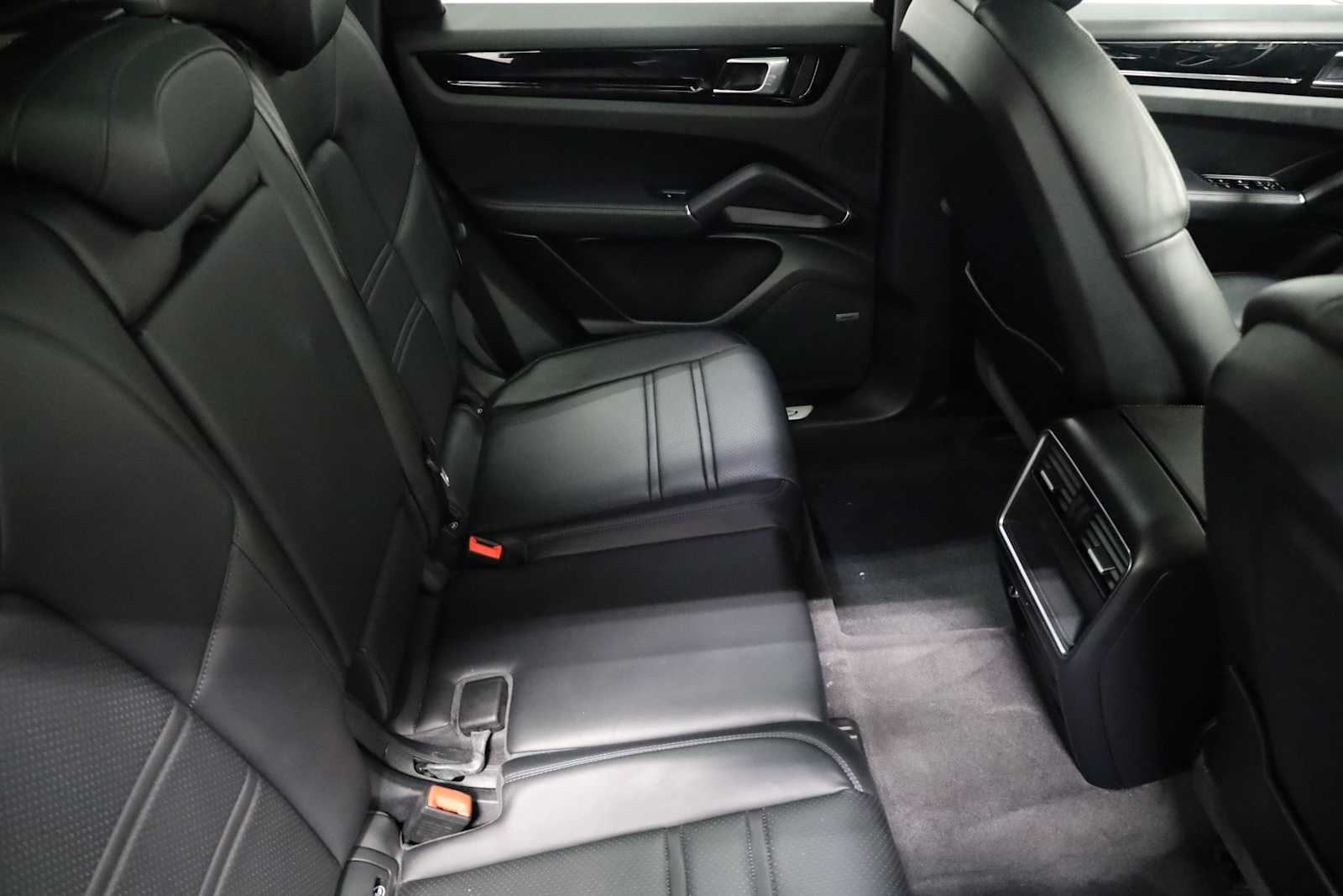 2022 Porsche Cayenne  36