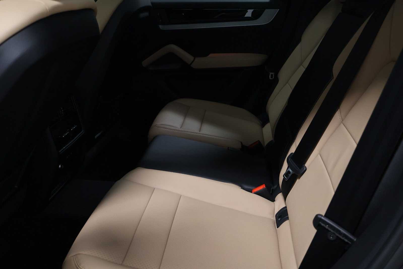 Thumbnail: 2026 Porsche Cayenne - 34