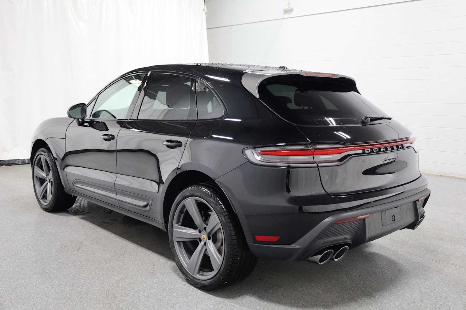 Thumbnail: 2025 Porsche Macan - 3