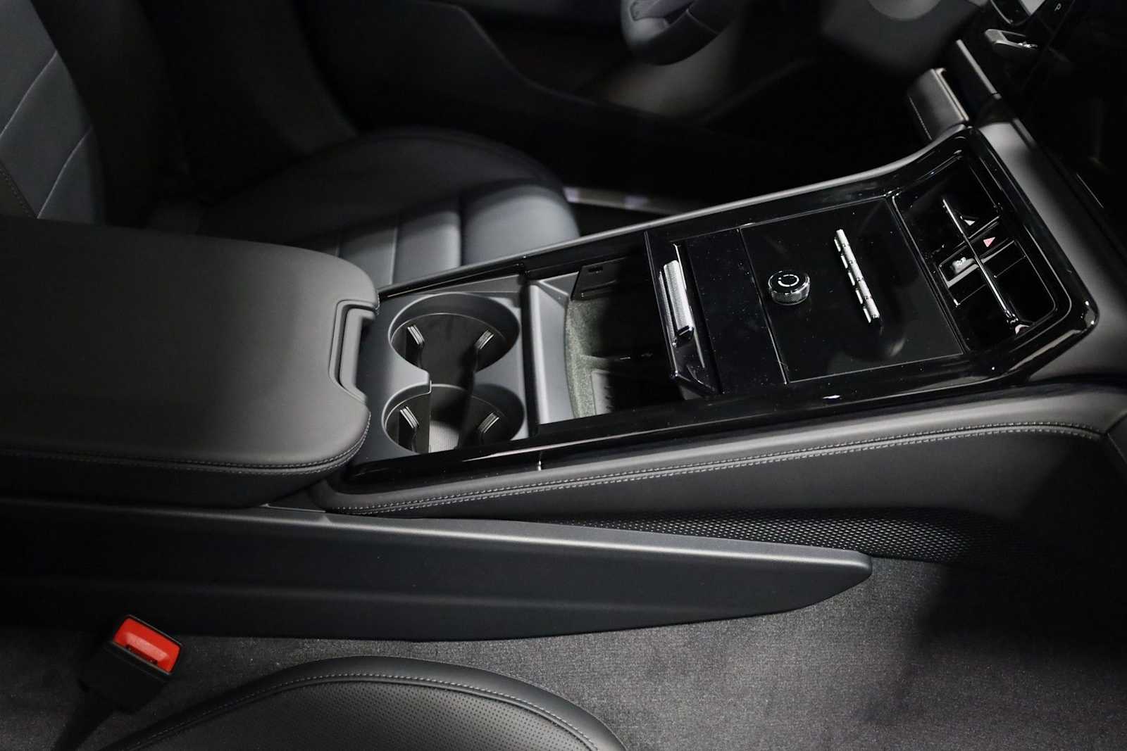 Thumbnail: 2026 Porsche Panamera - 21