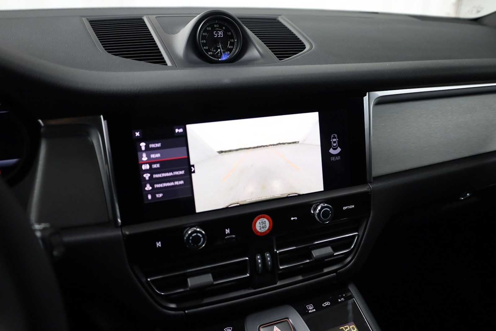 Thumbnail: 2026 Porsche Macan - 34