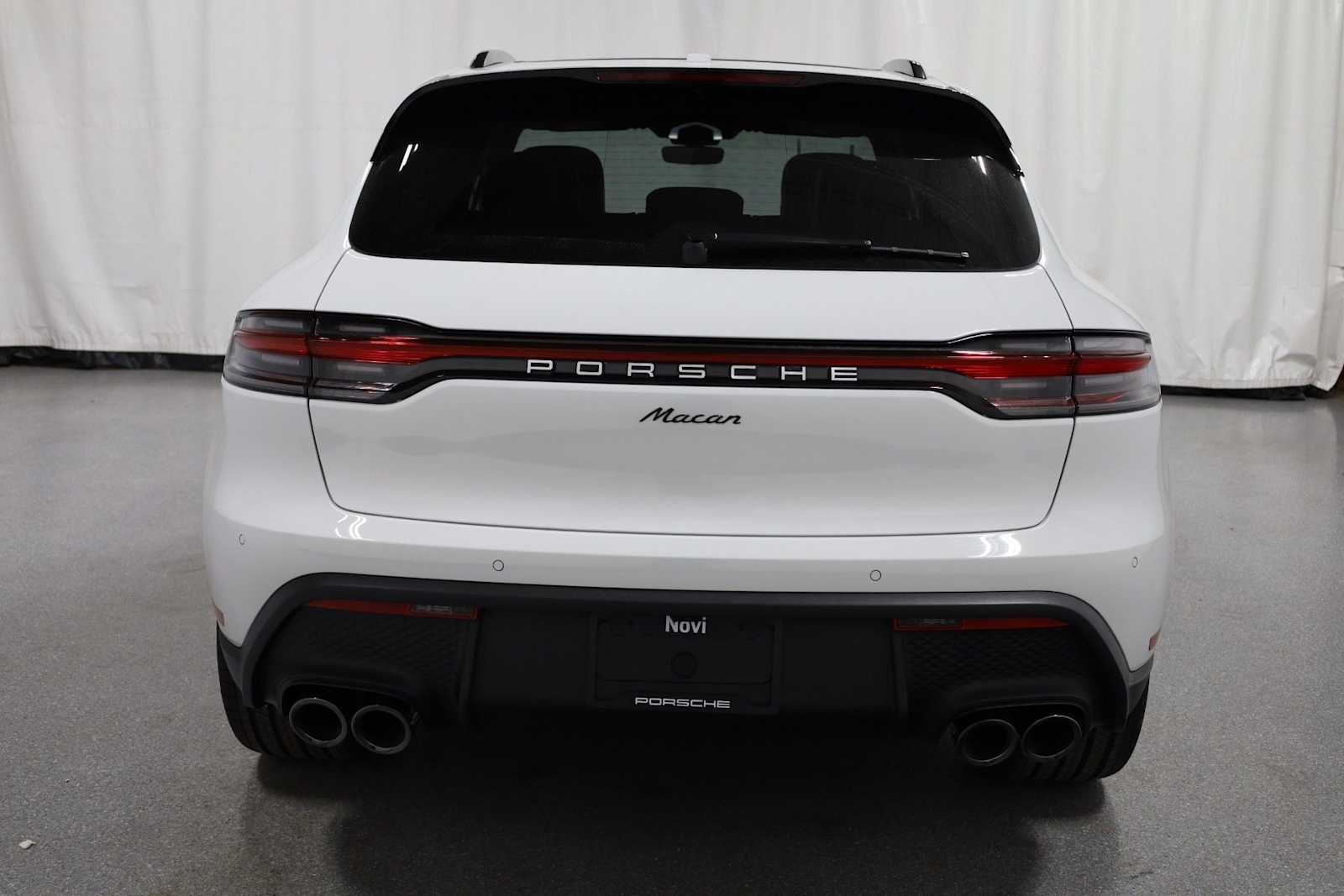 Thumbnail: 2026 Porsche Macan - 7