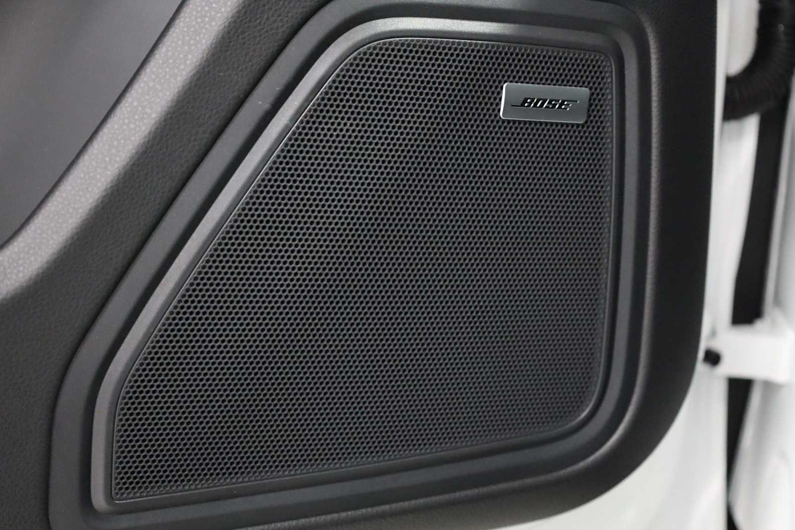 Thumbnail: 2026 Porsche Macan - 17