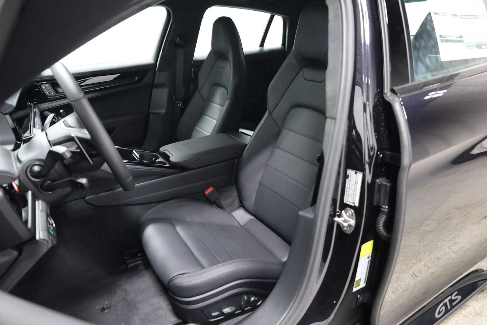 Thumbnail: 2026 Porsche Panamera - 5