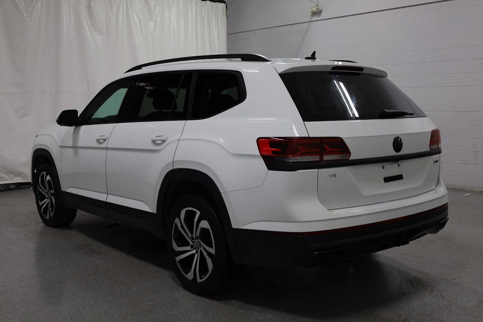 Thumbnail: 2021 Volkswagen Atlas - 3