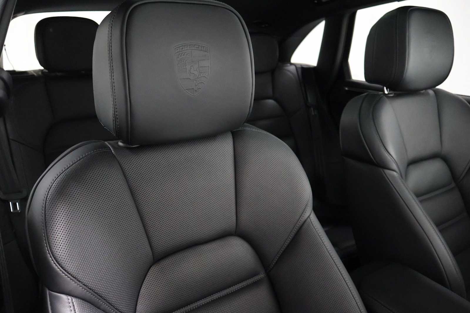 Thumbnail: 2026 Porsche Macan - 22