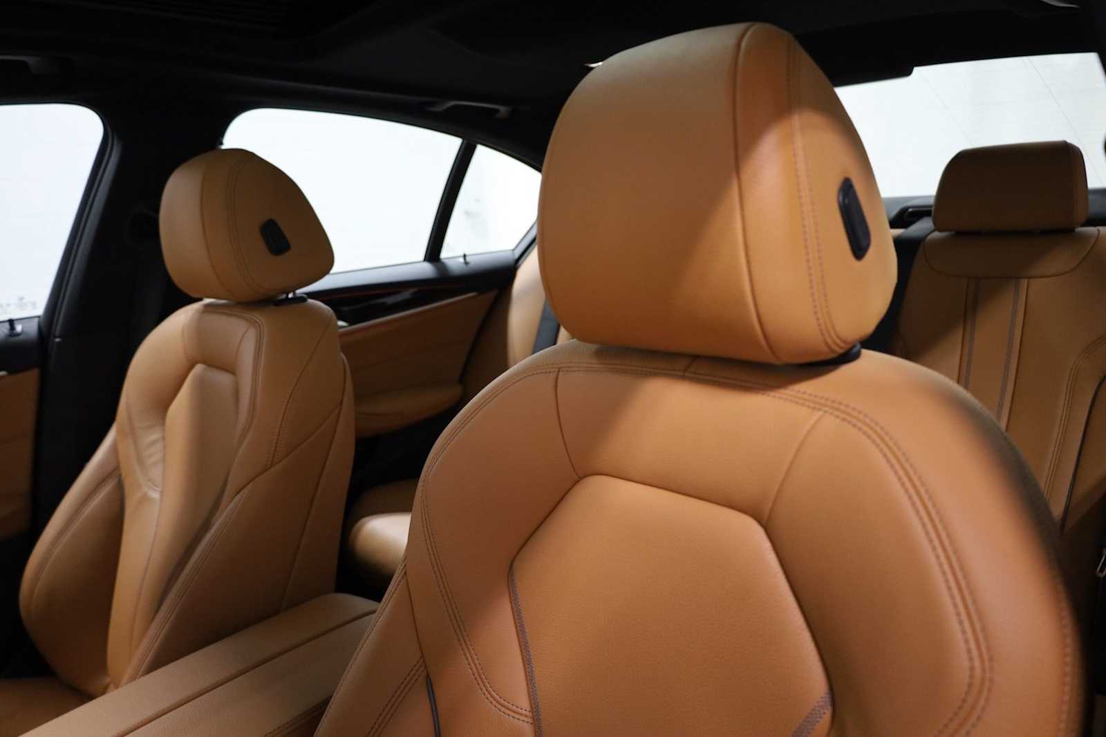 Thumbnail: 2022 BMW 5 Series - 18