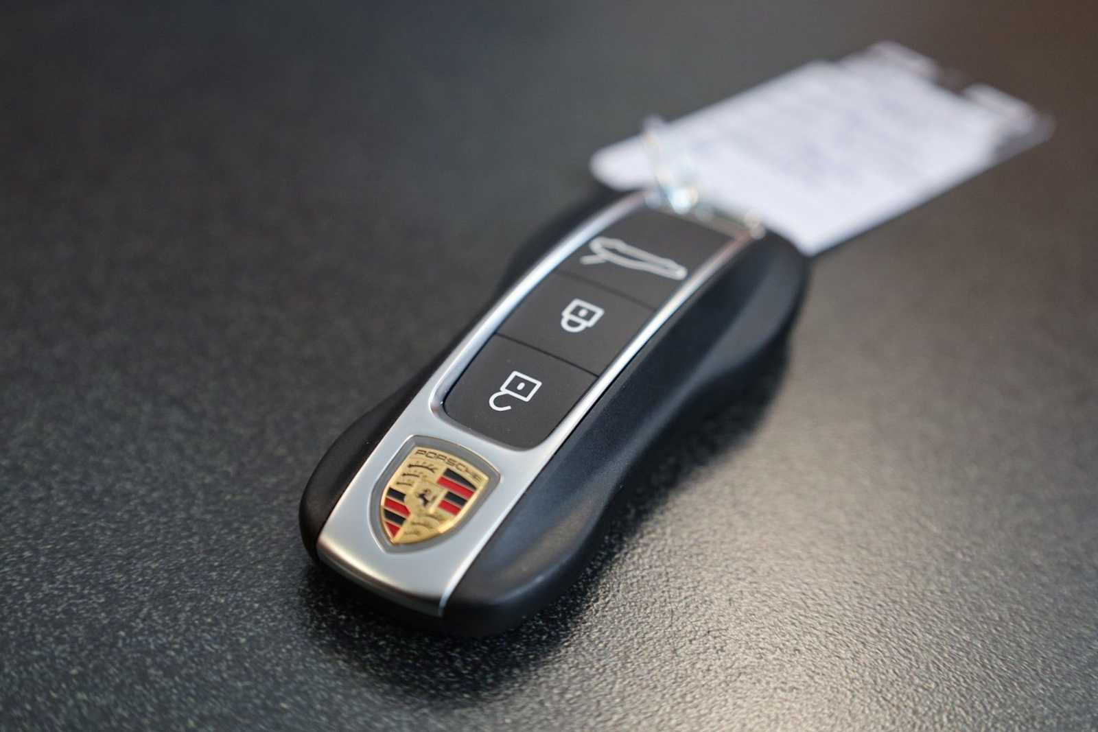 Thumbnail: 2026 Porsche Panamera - 43