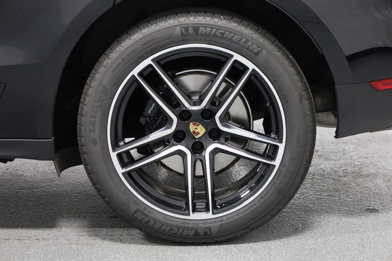 Thumbnail: 2021 Porsche Macan - 39