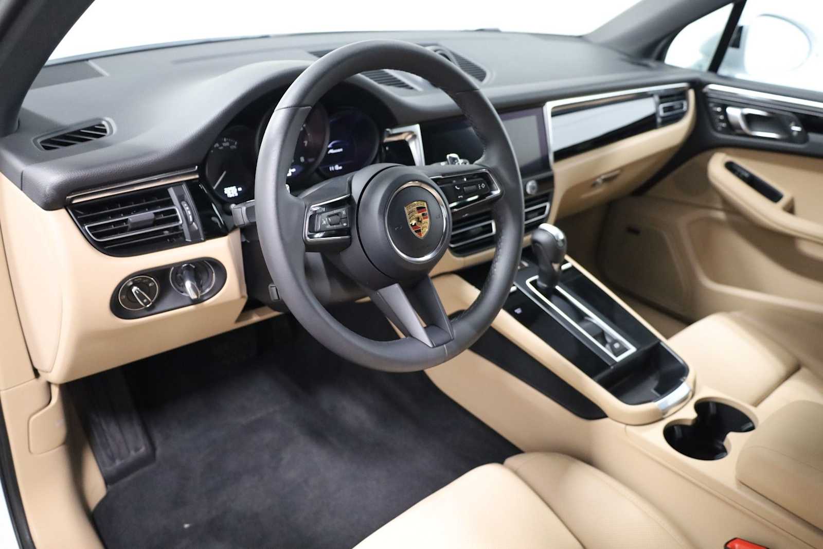 Thumbnail: 2026 Porsche Macan - 4