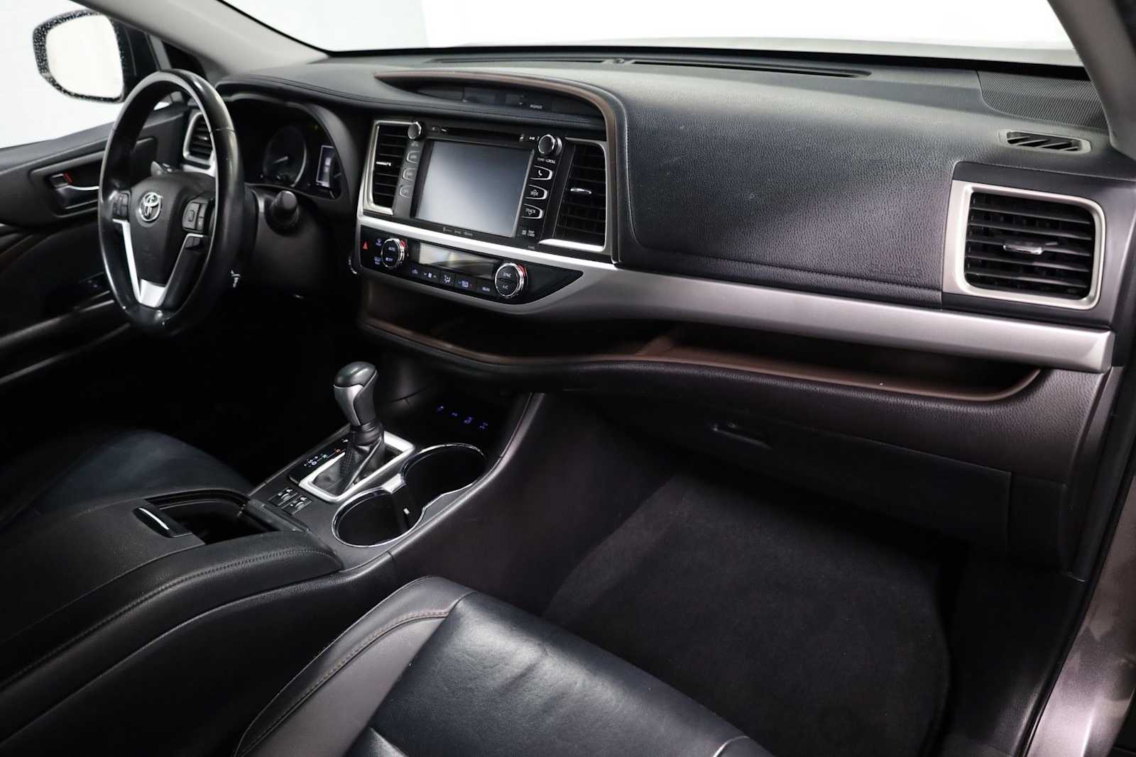 Thumbnail: 2019 Toyota Highlander - 6