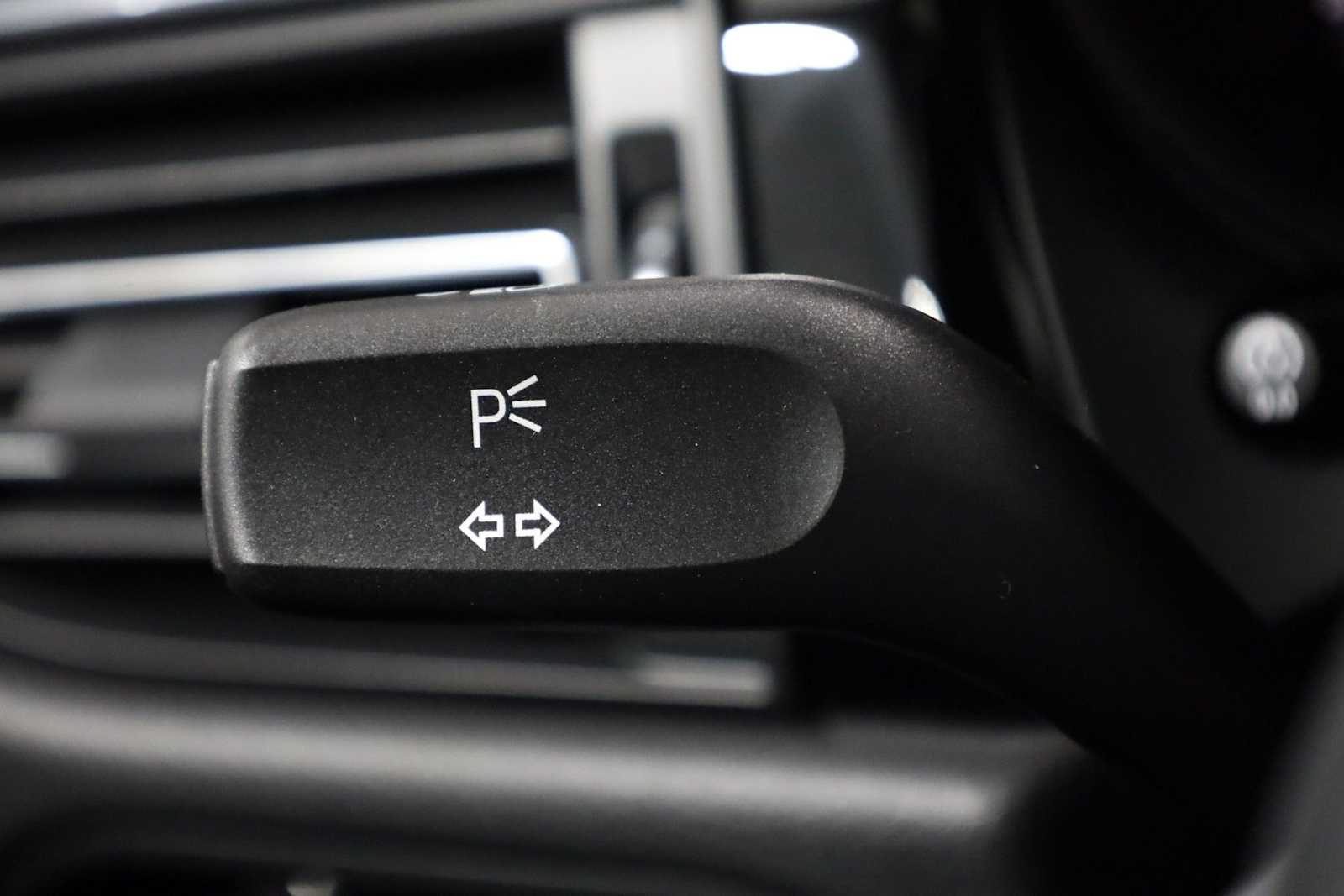 Thumbnail: 2026 Porsche Macan - 31